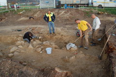 Ausgrabung der steinernen Grabkammer